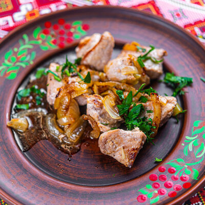 Praetud sealiha sibulaga